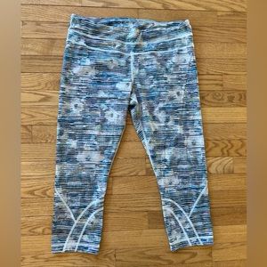 Lululemon Inspire crop legging. Size 12